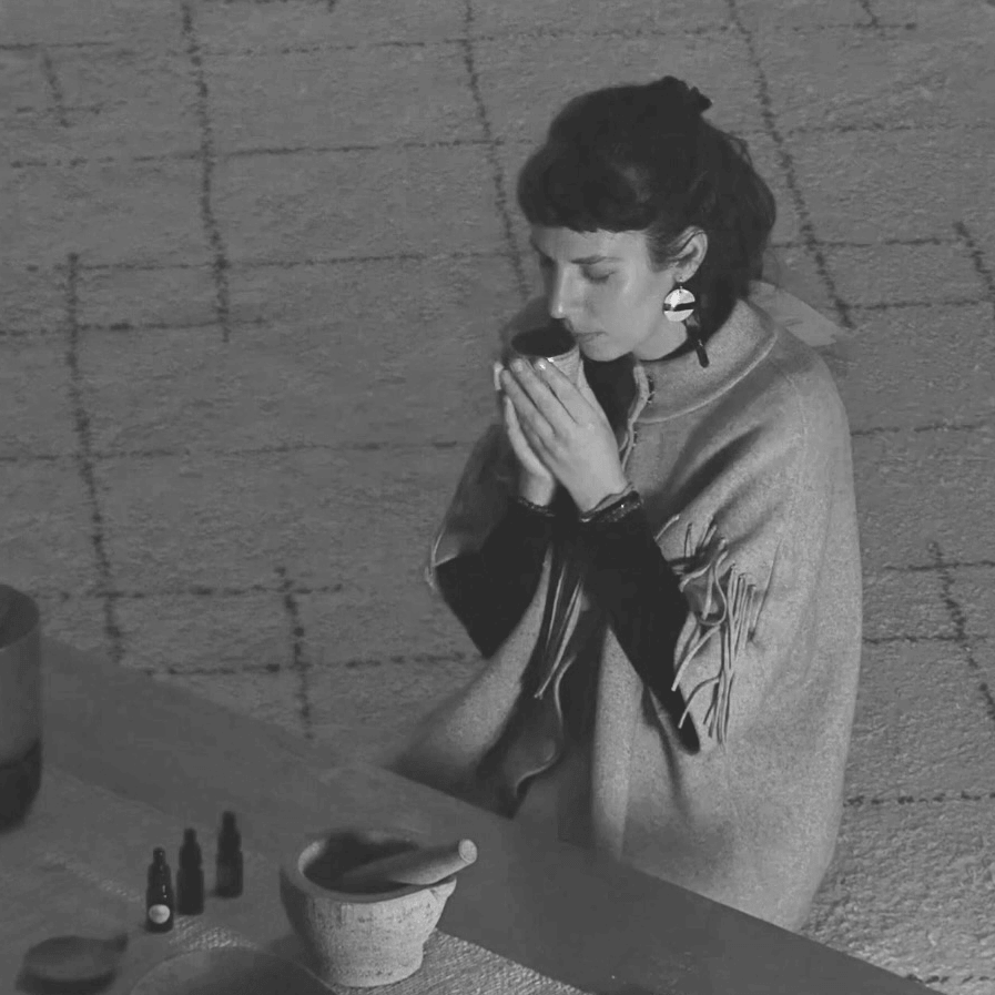 Aurelie Oren A., herboriste-thérapeute, naturopathe, consultations à Montréal et en ligne, approche somatique, systeme nerveux