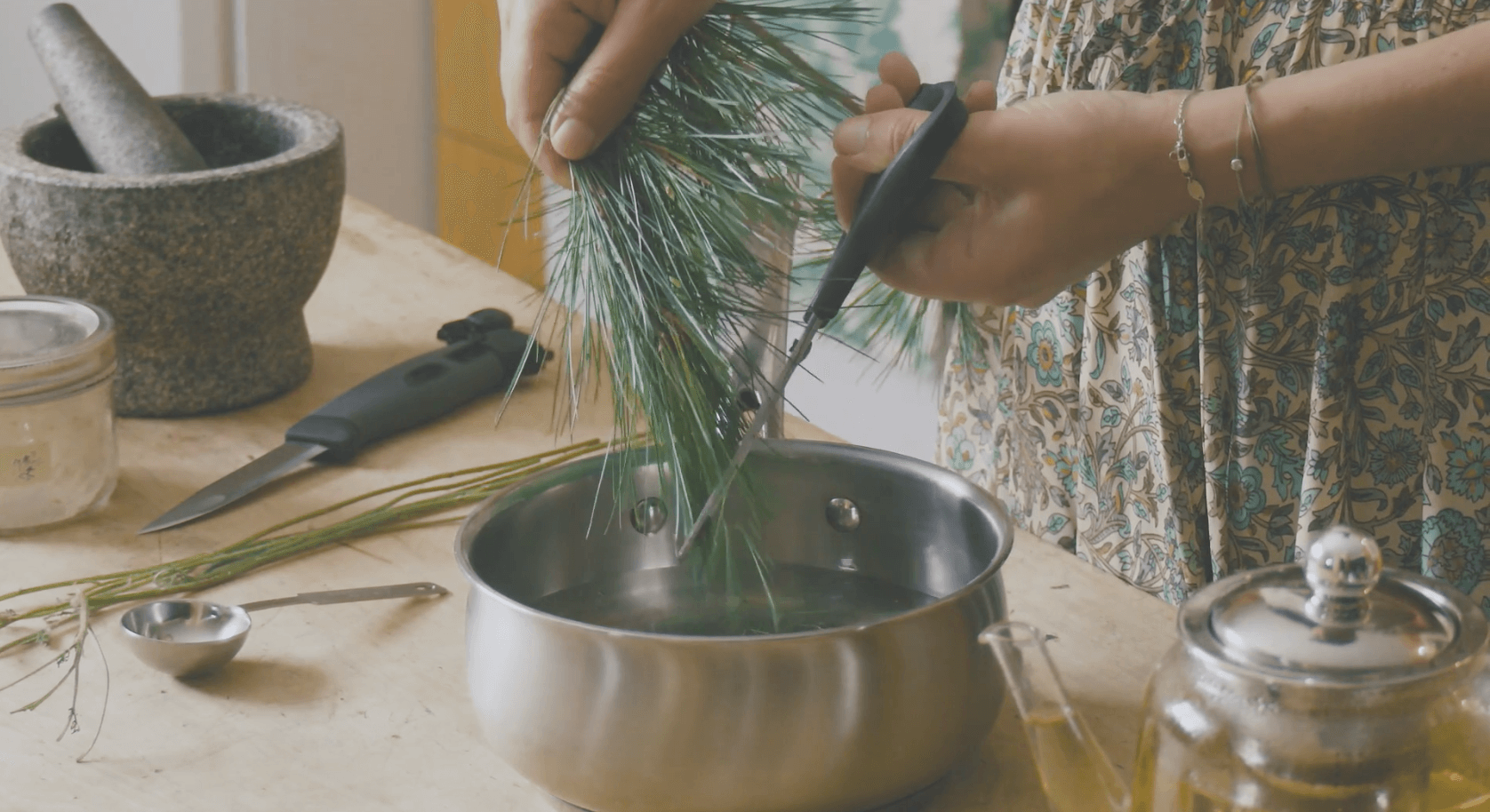 Préparation d’une décoction de plantes médicinales